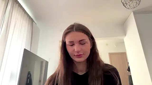 HallieHollo online show from April 16, 2026, 7:20 am