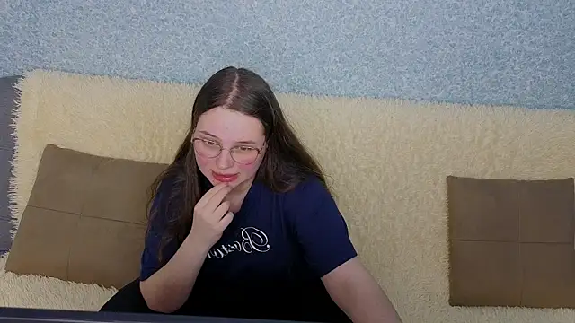 Snapshot of SofiDreamm chatting on April 17, 2026, 8:23 pm SofiDreamm online show from April 17, 2026, 8:23 pm