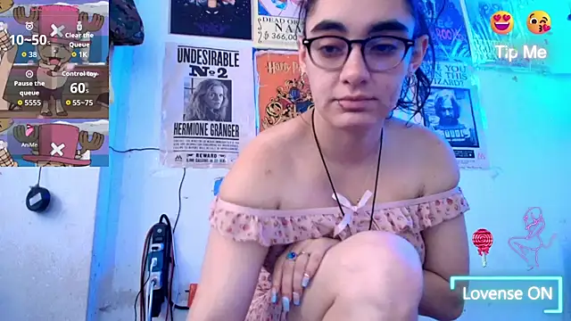Snapshot of Ellaa_honey chatting on June 9, 2026, 6:19 pm Ellaa honey online show from June 9, 2026, 6:19 pm