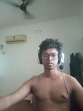 Snapshot of letsplaygame chatting on July 10, 2026, 8:07 am letsplaygame online show from July 10, 2026, 8:07 am