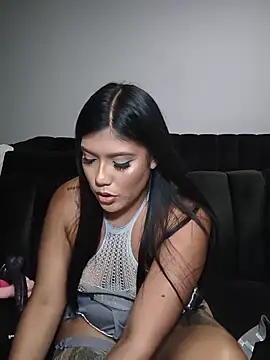 aleenavarro online show from June 8, 2026, 2:23 am