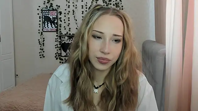 Snapshot of Emmarayder chatting on April 29, 2026, 10:30 am Emmarayder online show from April 29, 2026, 10:30 am