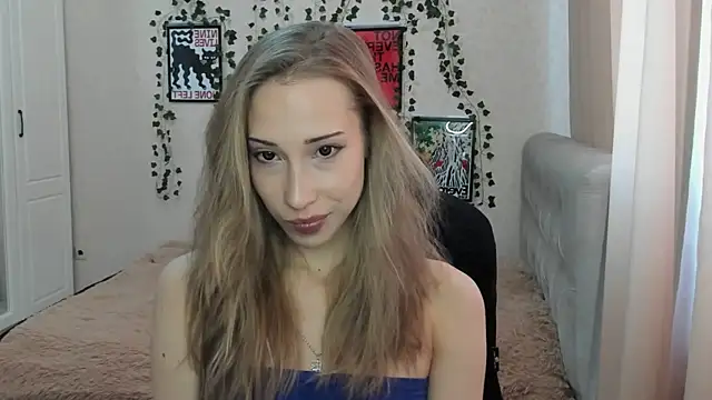 Snapshot of Emmarayder chatting on May 5, 2026, 12:02 pm Emmarayder online show from May 5, 2026, 12:02 pm