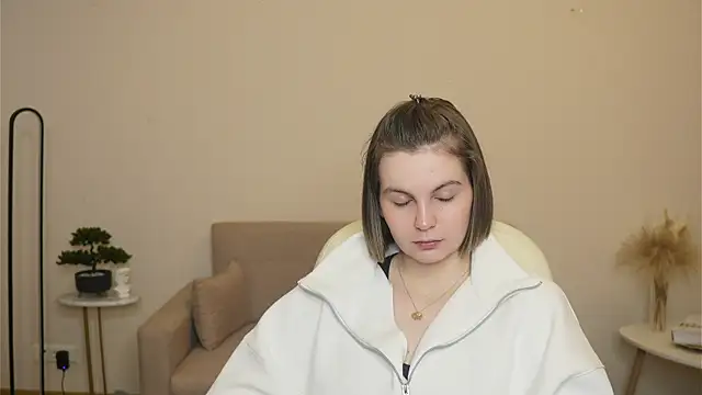 AnnaSchroen online show from April 2, 2026, 6:33 am