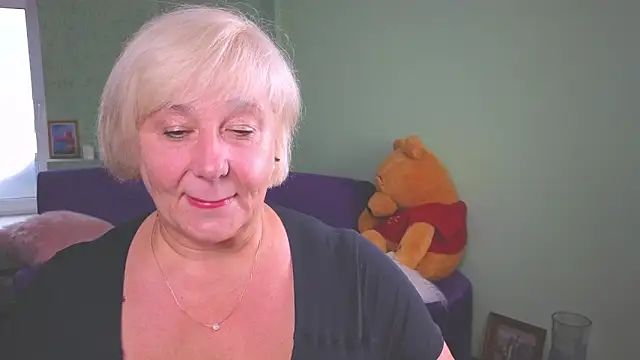 Milane Milky online show from June 17, 2026, 5:32 am