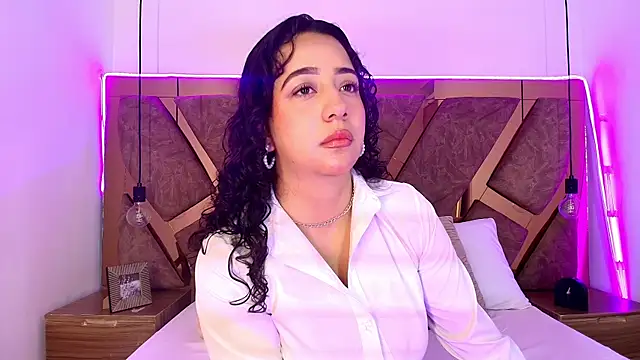 bella swwan  online show from June 17, 2026, 1:34 pm