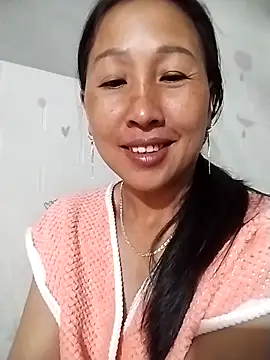 Snapshot of Lisa-aa chatting on May 10, 2026, 1:05 pm Lisa-aa online show from May 10, 2026, 1:05 pm