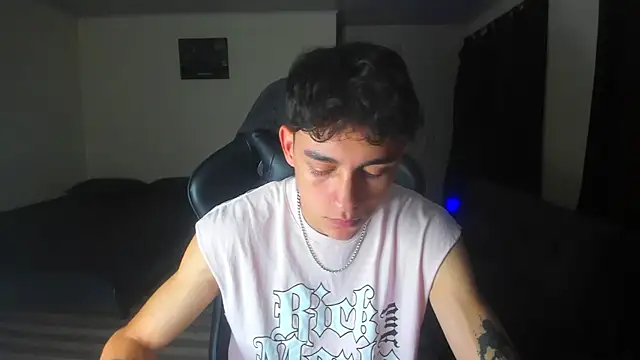 Snapshot of Luke_Chill chatting on April 14, 2026, 2:28 am Luke Chill online show from April 14, 2026, 2:28 am