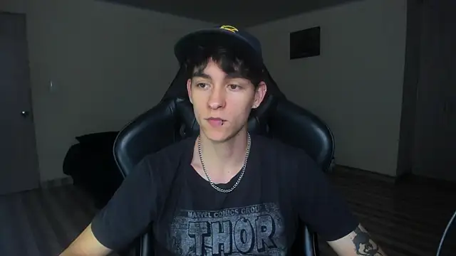 Snapshot of Luke_Chill chatting on June 1, 2026, 11:28 pm Luke Chill online show from June 1, 2026, 11:28 pm