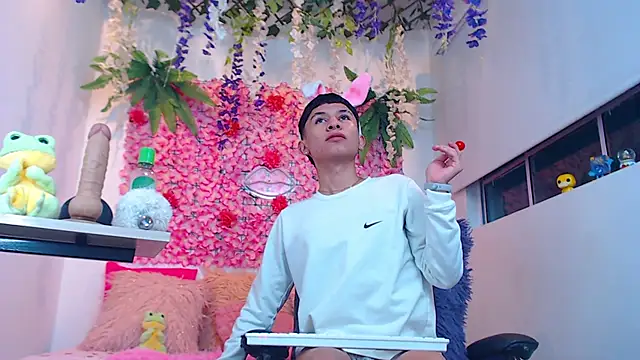 Thiagorincon22 online show from April 5, 2026, 2:53 am