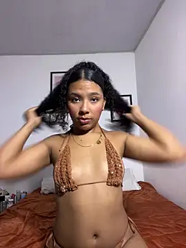 Snapshot of Cristall___ll chatting on April 1, 2026, 8:28 pm Cristall ll online show from April 1, 2026, 8:28 pm