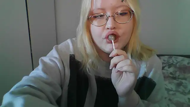 Snapshot of Elayne_Sweet chatting on April 18, 2026, 8:07 am Elayne Sweet online show from April 18, 2026, 8:07 am