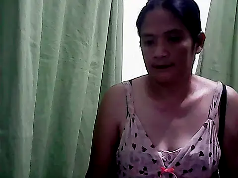 Snapshot of PinayZaira chatting on April 1, 2026, 11:33 am PinayZaira online show from April 1, 2026, 11:33 am