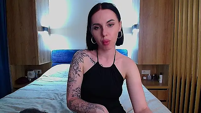 Sour Berry  online show from May 14, 2026, 4:25 pm