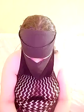 Snapshot of Queen_Lola chatting on April 1, 2026, 1:52 pm Queen Lola online show from April 1, 2026, 1:52 pm