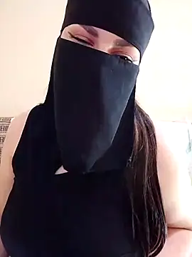 Snapshot of Queen_Lola chatting on April 2, 2026, 4:59 pm Queen Lola online show from April 2, 2026, 4:59 pm