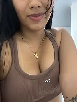 Snapshot of liaa_swan chatting on June 2, 2026, 12:56 am liaa swan online show from June 2, 2026, 12:56 am