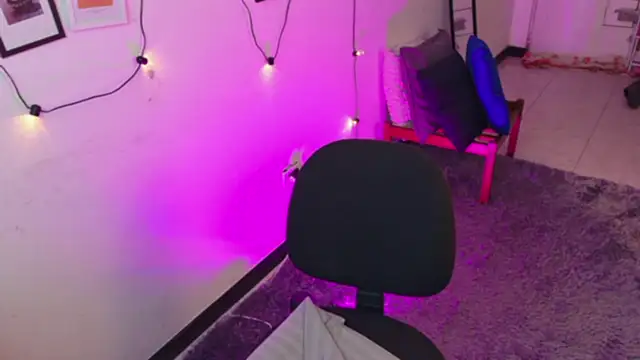 Snapshot of swag_hoe chatting on April 7, 2026, 9:15 pm swag hoe online show from April 7, 2026, 9:15 pm