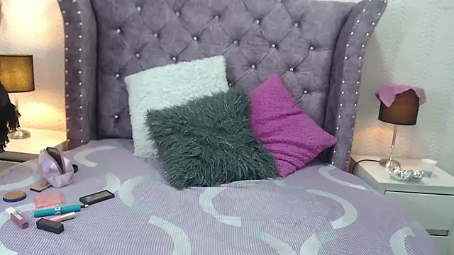 Snapshot of ViviJones chatting on June 27, 2026, 12:44 pm ViviJones online show from June 27, 2026, 12:44 pm