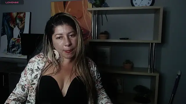 Snapshot of Milan_Moon chatting on April 7, 2026, 9:15 pm Milan Moon online show from April 7, 2026, 9:15 pm