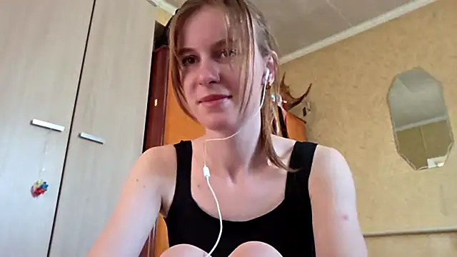 Snapshot of DonnaKuc chatting on April 3, 2026, 6:11 am DonnaKuc online show from April 3, 2026, 6:11 am