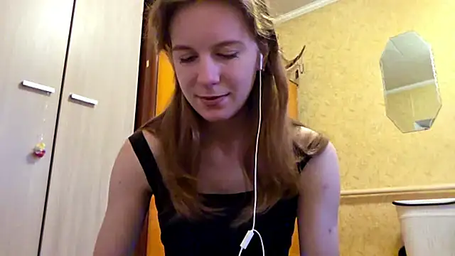 Snapshot of DonnaKuc chatting on April 9, 2026, 6:13 am DonnaKuc online show from April 9, 2026, 6:13 am