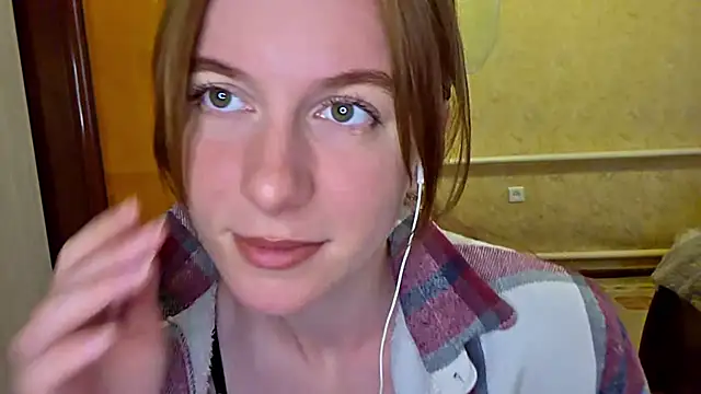 Snapshot of DonnaKuc chatting on May 10, 2026, 6:07 am DonnaKuc online show from May 10, 2026, 6:07 am