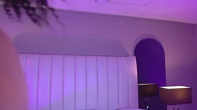 LuxyLux  online show from April 28, 2026, 2:27 am