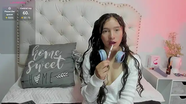 Honney Bunny18 online show from May 7, 2026, 8:36 pm