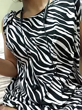 Snapshot of Annu_02 chatting on April 4, 2026, 6:27 pm Annu 02 online show from April 4, 2026, 6:27 pm