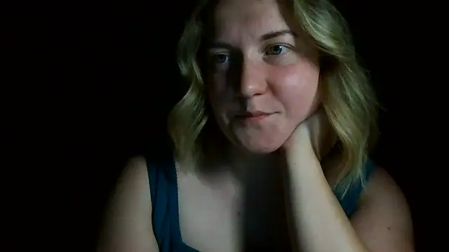 Snapshot of TinaKittyX chatting on May 16, 2026, 8:18 pm TinaKittyX online show from May 16, 2026, 8:18 pm