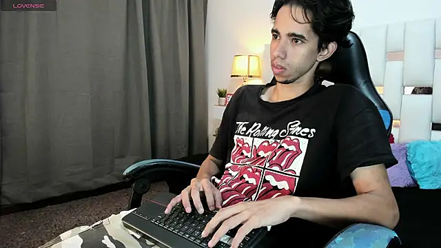 Snapshot of Alessandro_Abruzzo chatting on May 1, 2026, 3:22 am Alessandro Abruzzo online show from May 1, 2026, 3:22 am