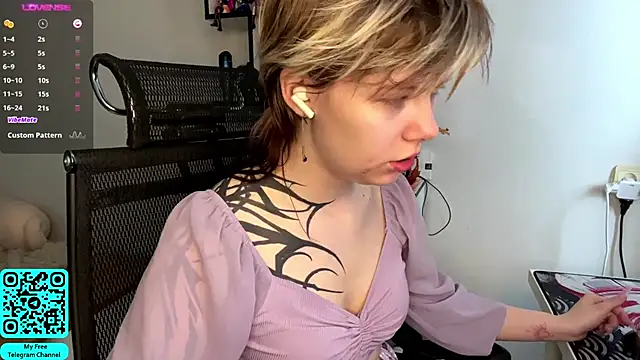 MadalynNosel online show from April 21, 2026, 7:03 am