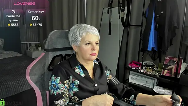 Snapshot of Linda_Zef1r chatting on April 21, 2026, 1:42 am Linda Zef1r online show from April 21, 2026, 1:42 am