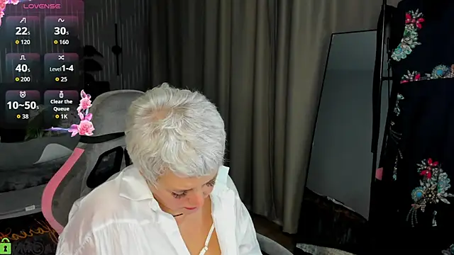 Snapshot of Linda_Zef1r chatting on May 3, 2026, 1:22 am Linda Zef1r online show from May 3, 2026, 1:22 am