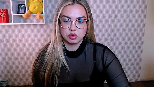 Snapshot of AminaSoul_ chatting on May 4, 2026, 7:15 am AminaSoul online show from May 4, 2026, 7:15 am