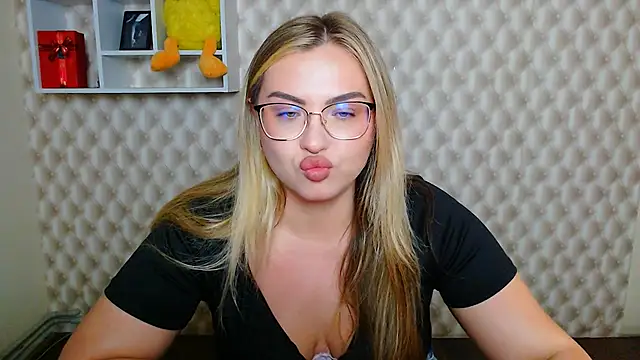 Snapshot of AminaSoul_ chatting on May 25, 2026, 1:17 pm AminaSoul online show from May 25, 2026, 1:17 pm
