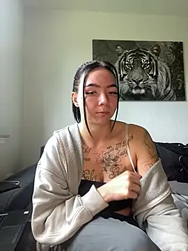 zoeelinks online show from April 17, 2026, 9:45 am