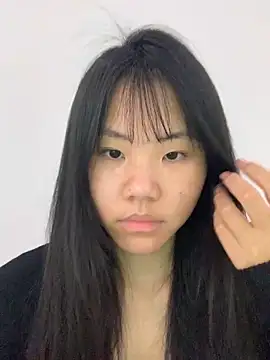 Lina 577 online show from April 15, 2026, 6:42 am