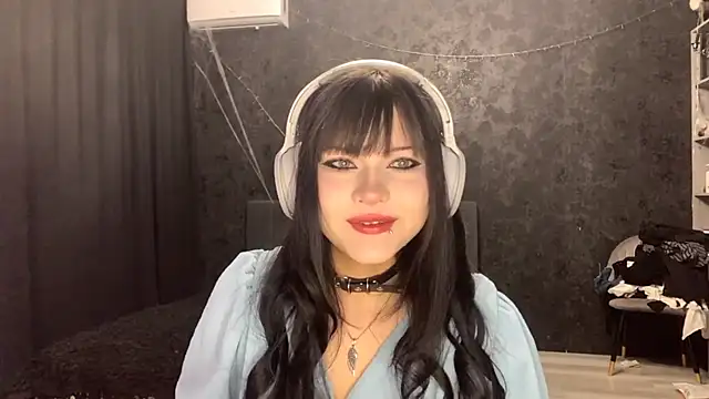 EmilyEmbears online show from April 9, 2026, 5:29 am