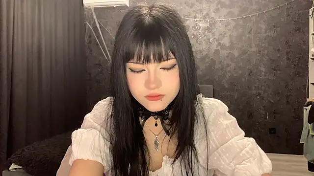 Snapshot of EmilyEmbears chatting on April 21, 2026, 5:14 am EmilyEmbears online show from April 21, 2026, 5:14 am