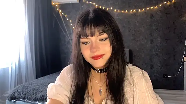 Snapshot of EmilyEmbears chatting on May 7, 2026, 5:35 am EmilyEmbears online show from May 7, 2026, 5:35 am