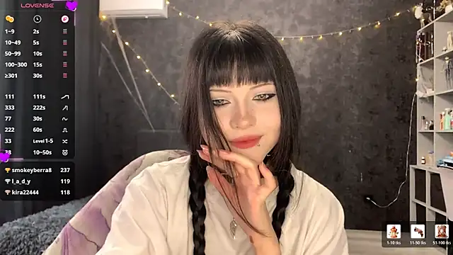 Snapshot of EmilyEmbears chatting on May 12, 2026, 6:32 am EmilyEmbears online show from May 12, 2026, 6:32 am