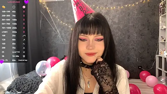 Snapshot of EmilyEmbears chatting on May 16, 2026, 7:27 am EmilyEmbears online show from May 16, 2026, 7:27 am