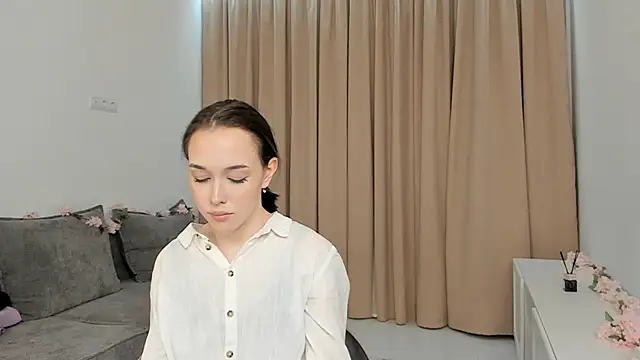 RoyceKintzel online show from April 11, 2026, 6:34 pm