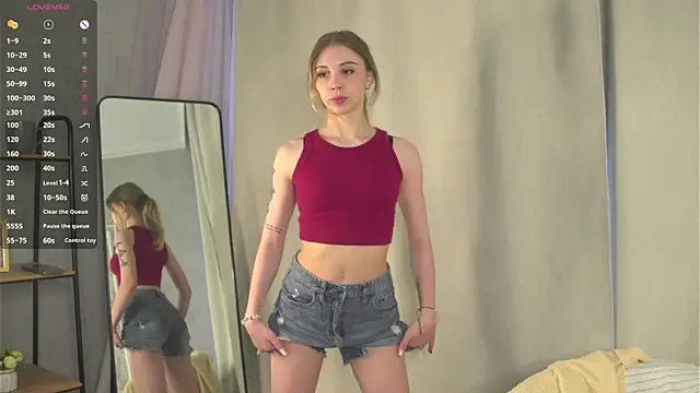 Snapshot of AubreyHoltry chatting on May 17, 2026, 11:06 am AubreyHoltry online show from May 17, 2026, 11:06 am