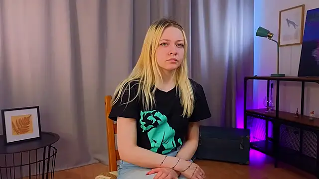 OliviaCaffery online show from April 8, 2026, 12:27 pm