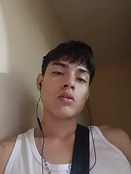 Snapshot of Thebestboyhot chatting on May 22, 2026, 5:03 am Thebestboyhot online show from May 22, 2026, 5:03 am