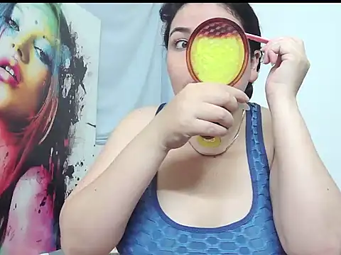 ZoeThorner online show from April 17, 2026, 11:57 am