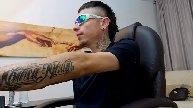 Snapshot of Charlie_Foxie chatting on April 3, 2026, 8:07 pm Charlie Foxie online show from April 3, 2026, 8:07 pm